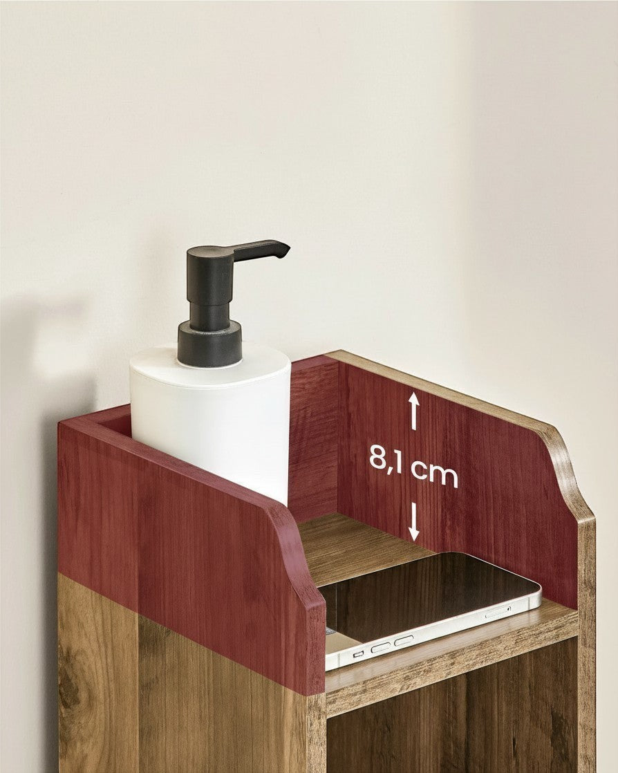 Tokari smal badkamerkastje in honingbruin MDF met open bovenblad voor accessoires en telefoon in een kleine badkamer