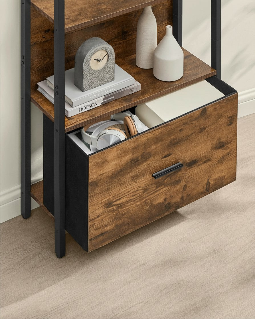 Tokari boekenkast met rustiek bruine houten planken, zwart metalen frame en een handige opberglade onderin.
