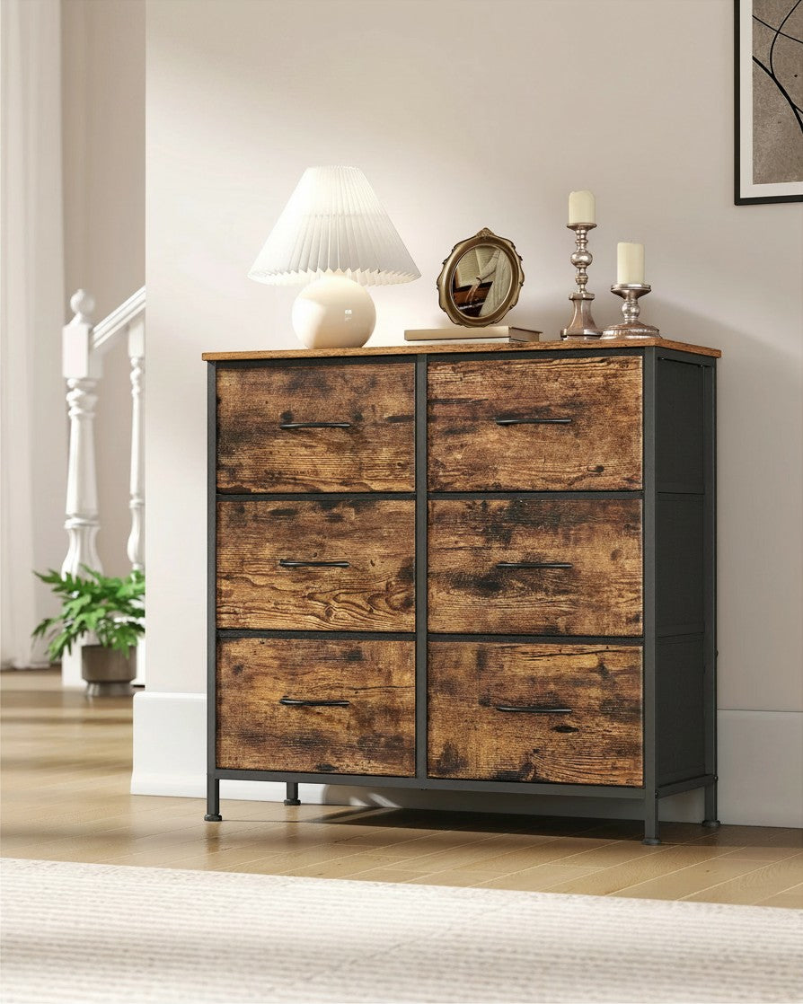 Tokari dressoir met zes stoffen lades in rustiek bruin hout en zwart metalen frame voor in de woonkamer