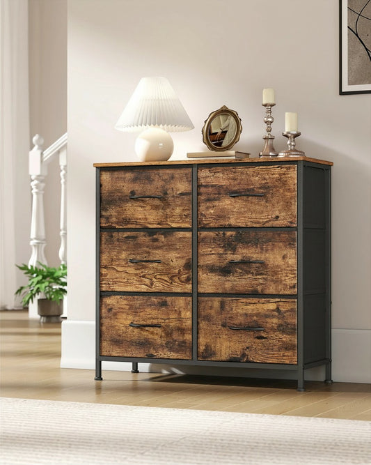 Tokari dressoir met zes stoffen lades in rustiek bruin hout en zwart metalen frame voor in de woonkamer