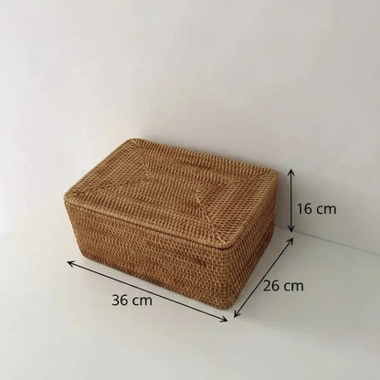 Tokari handgevlochten rechthoekige rattan opbergmand met deksel in natuurlijke kleur voor een opgeruimd interieur