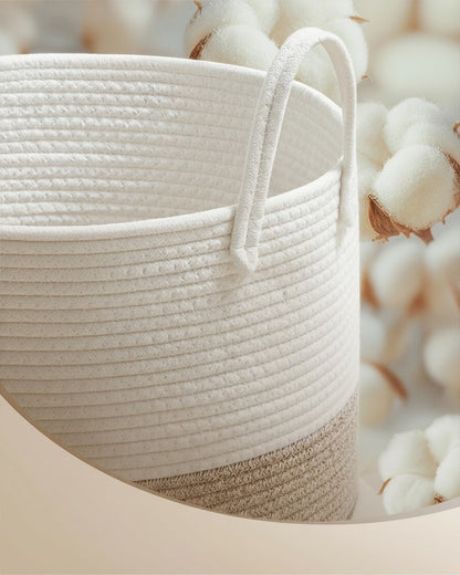 Tokari katoenen wasmand van 60 liter in wit en beige met stevige handgrepen en een stijlvol geweven textuur.