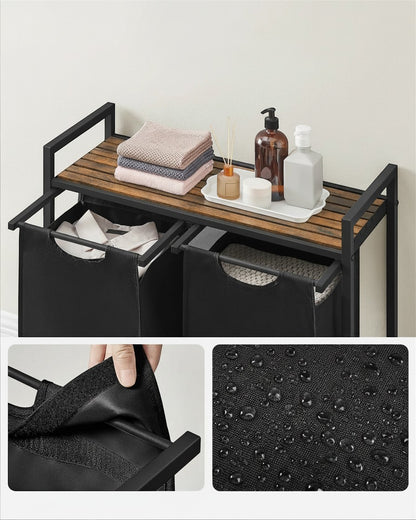 Tokari wasmand met 2 zwarte uitneembare waszakken, metalen frame en houten legplank voor badkameraccessoires.