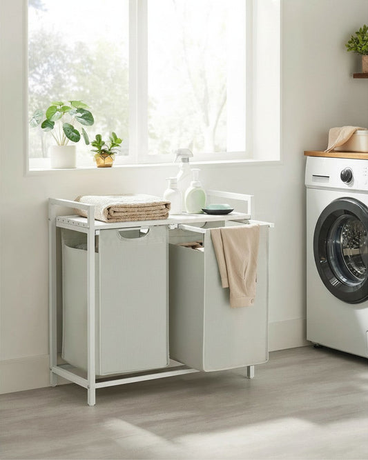 Tokari wasmand met 2 vakken en wit metalen frame, ideaal voor het sorteren van wasgoed in de badkamer.